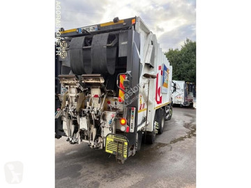 Camion benne à ordures ménagères