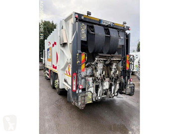 Camion benne à ordures ménagères