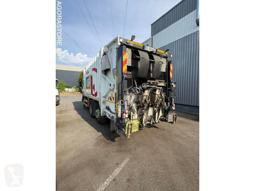 Camion benne à ordures ménagères