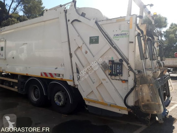 Camion benne à ordures ménagères