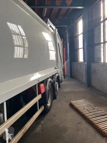 Camion benne à ordures ménagères Renault