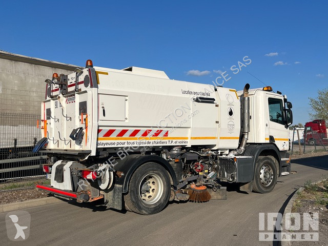 آلة لصيانة الطرق Scania 250