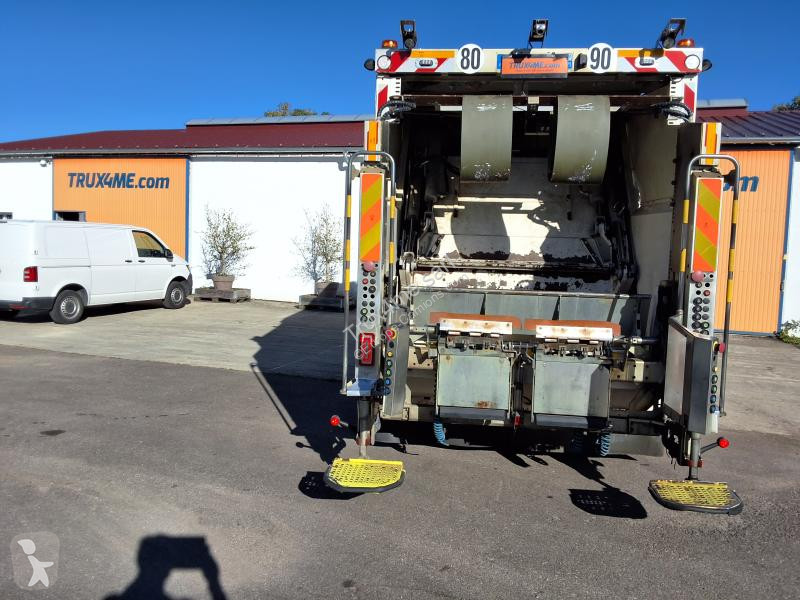 آلة لصيانة الطرق Scania 320