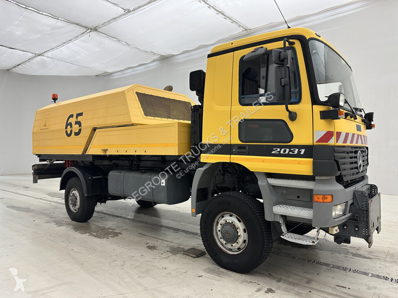 Mercedes 2031 - 4x4 sneeuwruimer road network...