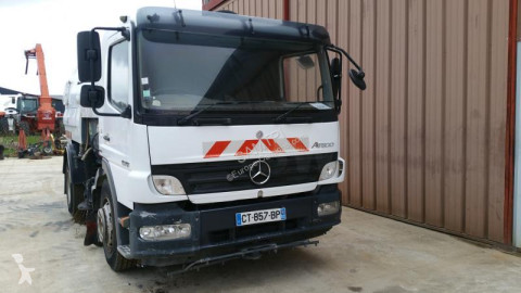 Camion spazzatrice Mercedes
