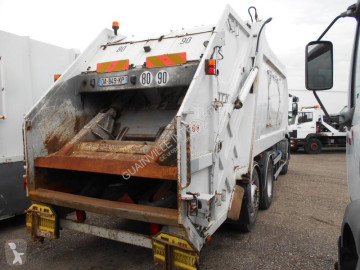 Camion benne à ordures ménagères Iveco