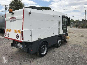 Camion balayeuse Ravo
