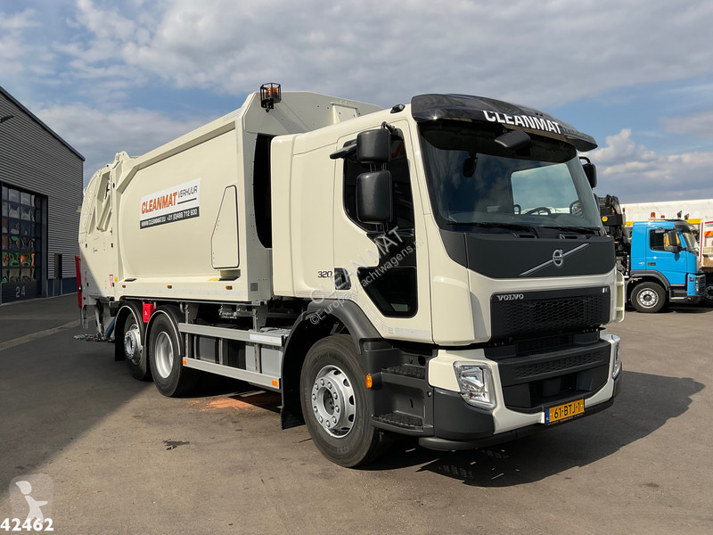 Silniční stroje Volvo 320 Geesink 17 m³