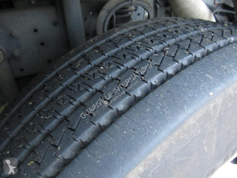 Engin de voirie Renault 270 DXI