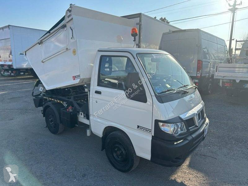 Veículo de limpeza / sanitário de estrada Piaggio