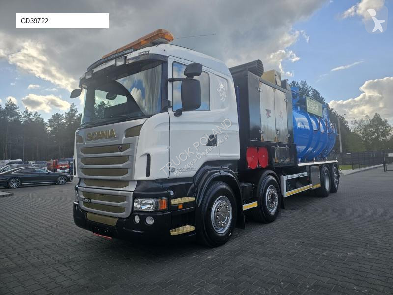 Veicolo per la pulizia delle strade Scania...
