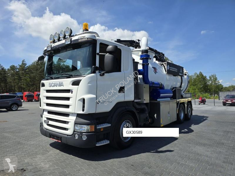 Veicolo per la pulizia delle strade Scania...