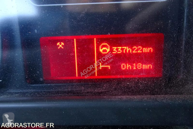 آلة لصيانة الطرق Renault MIDLUM