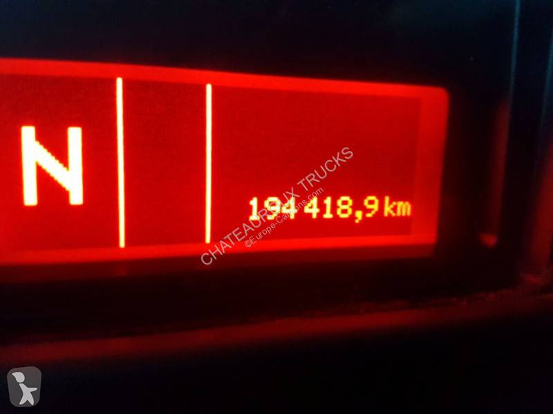 آلة لصيانة الطرق Renault