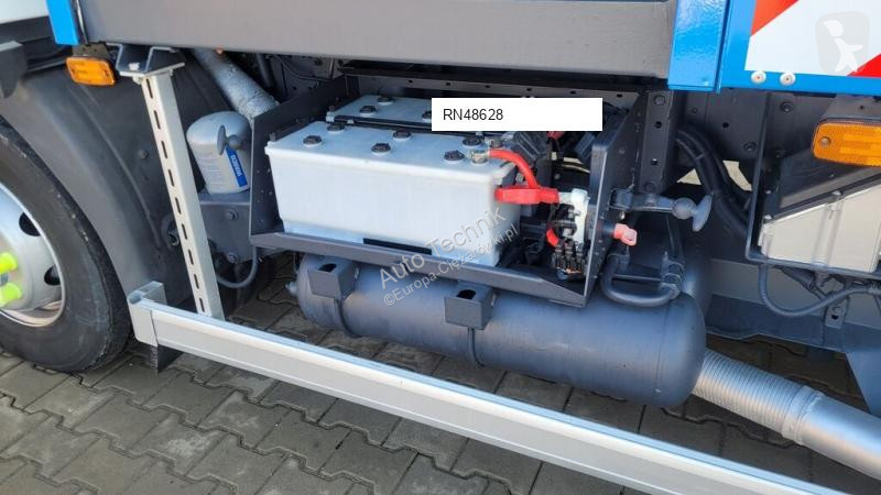 آلة لصيانة الطرق Renault 240dxi
