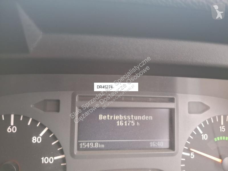 آلة لصيانة الطرق Mercedes 1829 Zamiatarka...