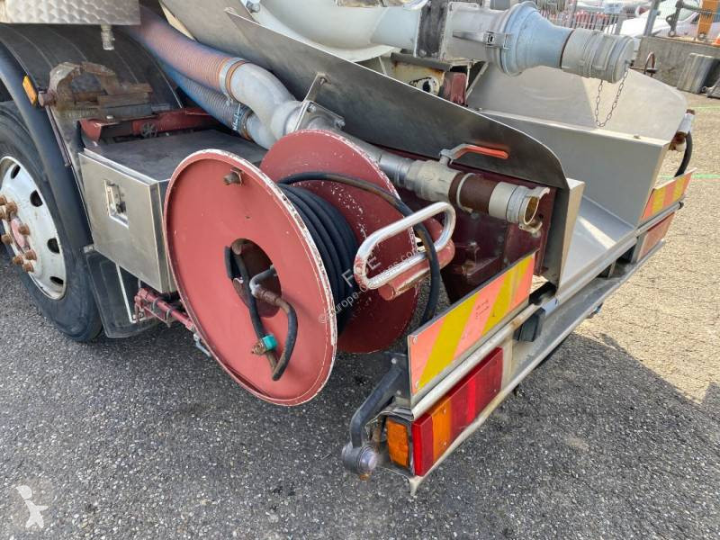 آلة لصيانة الطرق Iveco