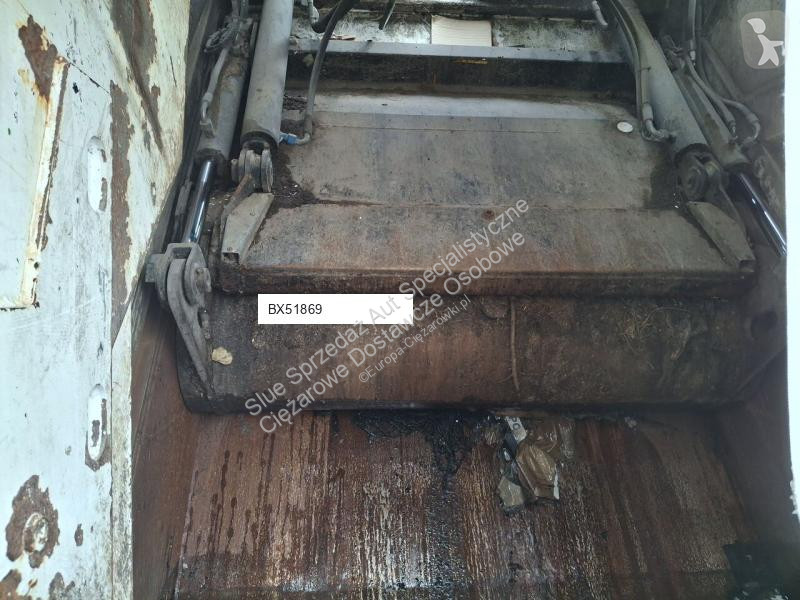آلة لصيانة الطرق Mercedes press 522 Zoeller