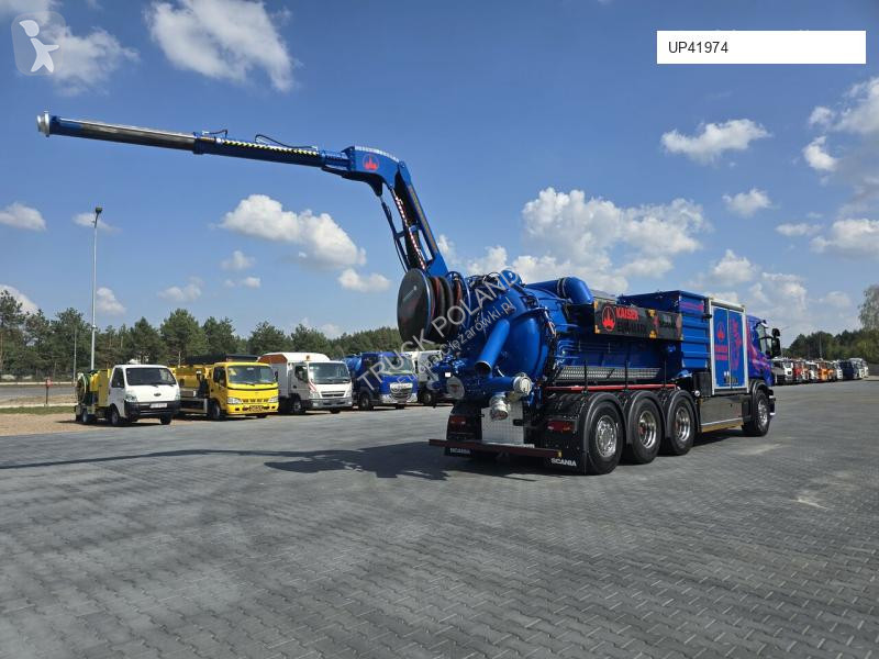 Veicolo per la pulizia delle strade Scania...