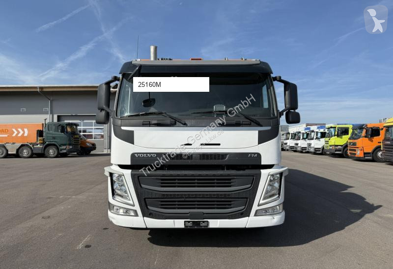 Silniční stroje Volvo FM-330