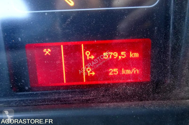 آلة لصيانة الطرق Renault MIDLUM