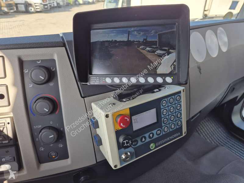 آلة لصيانة الطرق Volvo FE 280 / GEESINKNORBA /...