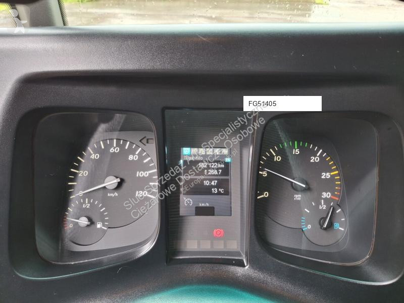 Silniční stroje Mercedes press 522 Zoeller