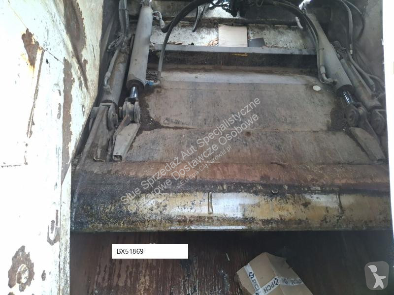 آلة لصيانة الطرق Mercedes press 522 Zoeller