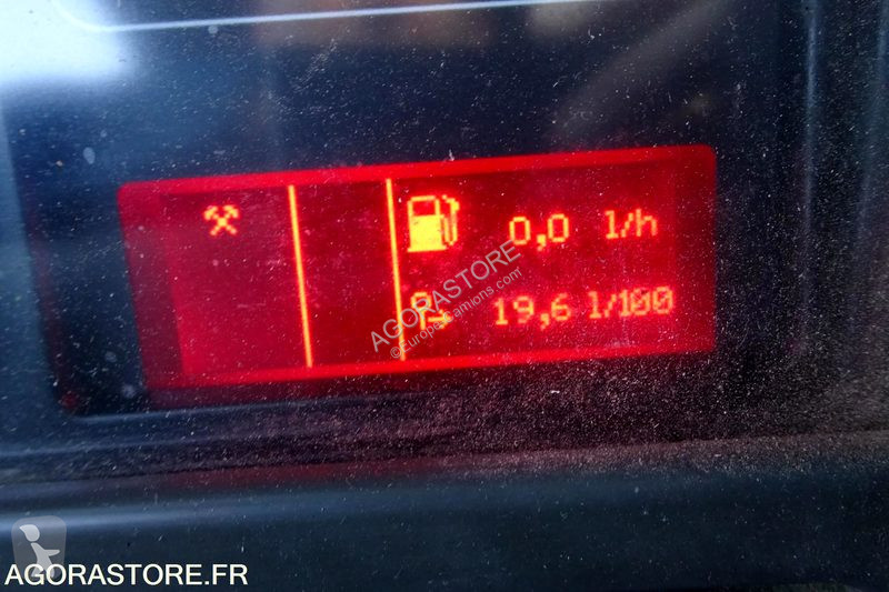 آلة لصيانة الطرق Renault MIDLUM