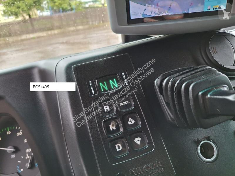 Silniční stroje Mercedes press 522 Zoeller