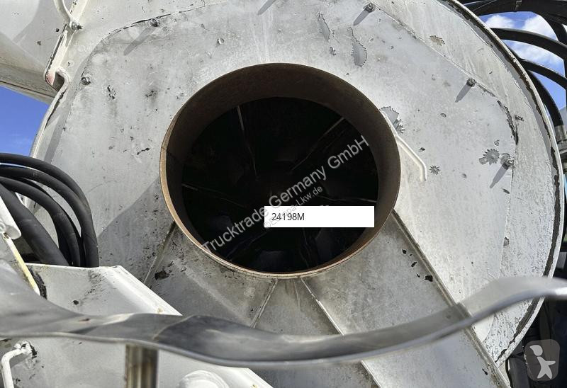 Engin de voirie Mercedes U400