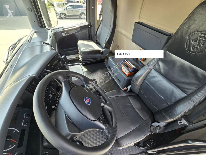 Veicolo per la pulizia delle strade Scania...