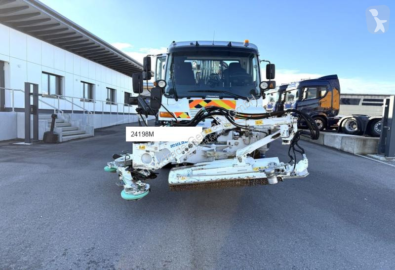 Silniční stroje Mercedes U400