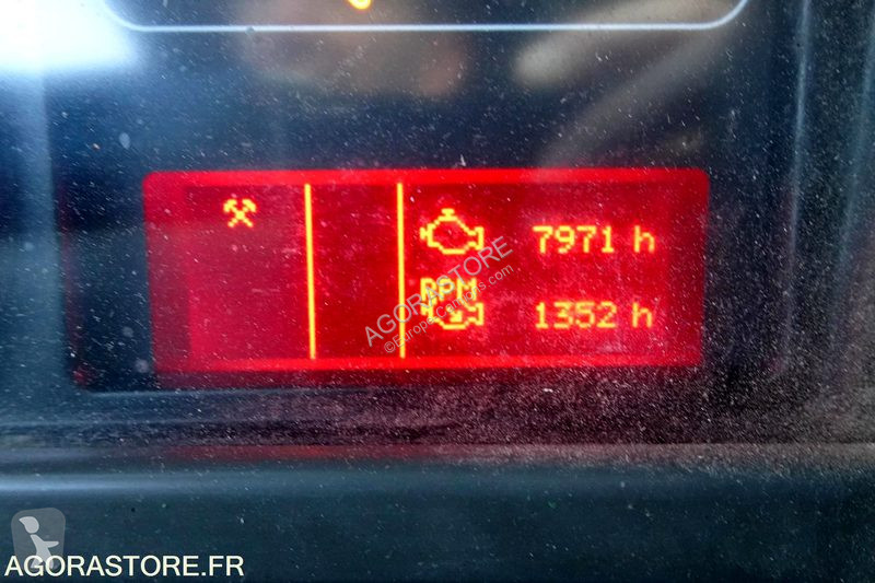 آلة لصيانة الطرق Renault MIDLUM