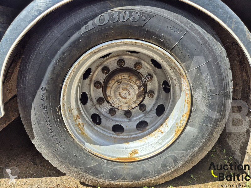Silniční stroje Volvo 240