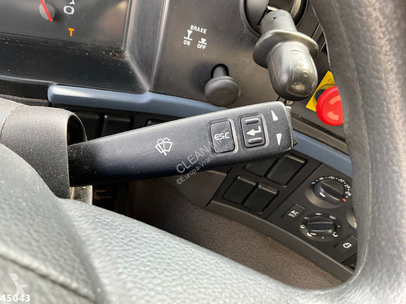 Engin de voirie Volvo 340 6x4 7m³ Combi...