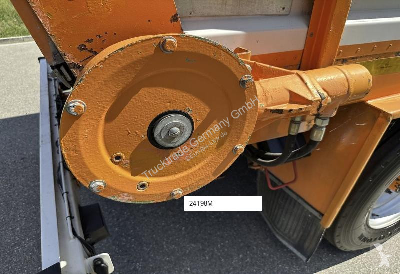 Engin de voirie Mercedes U400