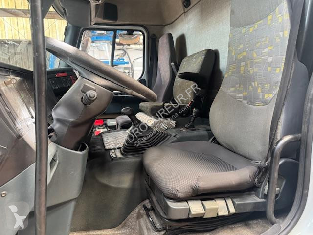 آلة لصيانة الطرق Renault 260
