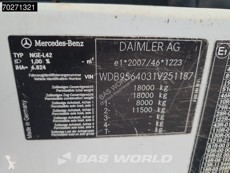 آلة لصيانة الطرق Mercedes 1830 4X2 13m3 NTM...