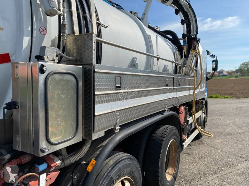 آلة لصيانة الطرق Iveco