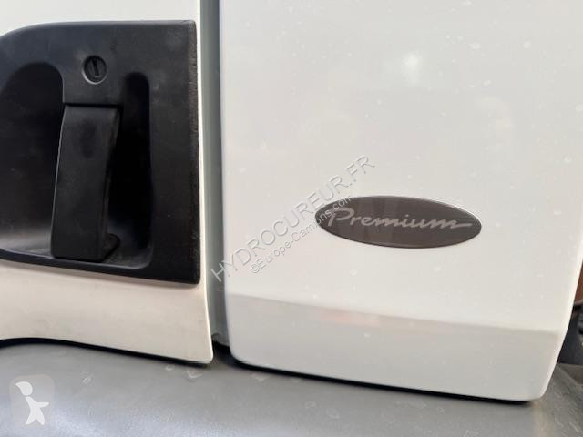 آلة لصيانة الطرق Renault 260