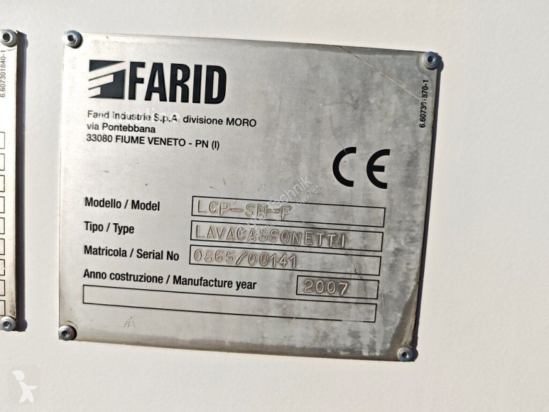 آلة لصيانة الطرق Isuzu SMALL CONTAINER WASHER...