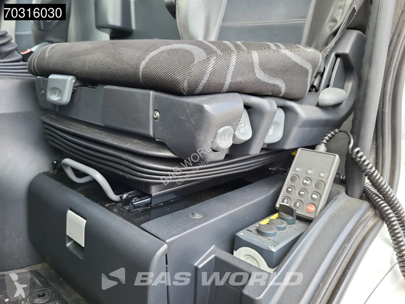 آلة لصيانة الطرق Iveco 330 4X2 Slaughter waste...