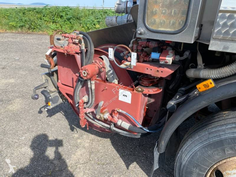آلة لصيانة الطرق Iveco
