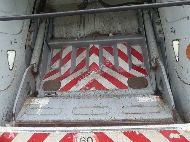 Vehículo de limpieza viaria Renault D19