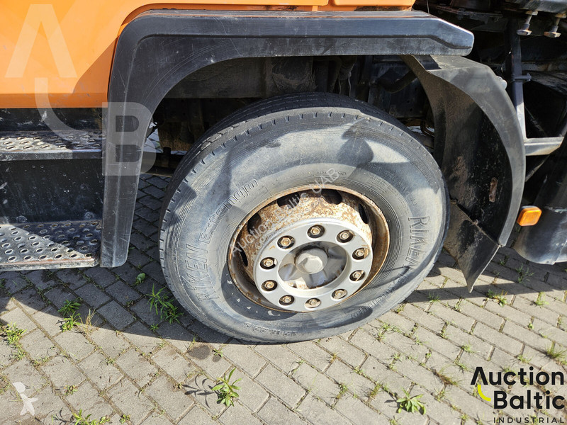 Engin de voirie MAN 18.262