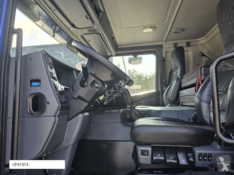 Veicolo per la pulizia delle strade Scania...