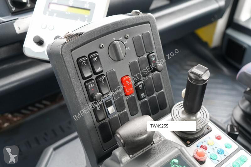 Útfenntartó-és-karbantartógép Mercedes UNIMOG...