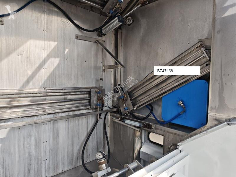 آلة لصيانة الطرق Renault Myjka Container washer...