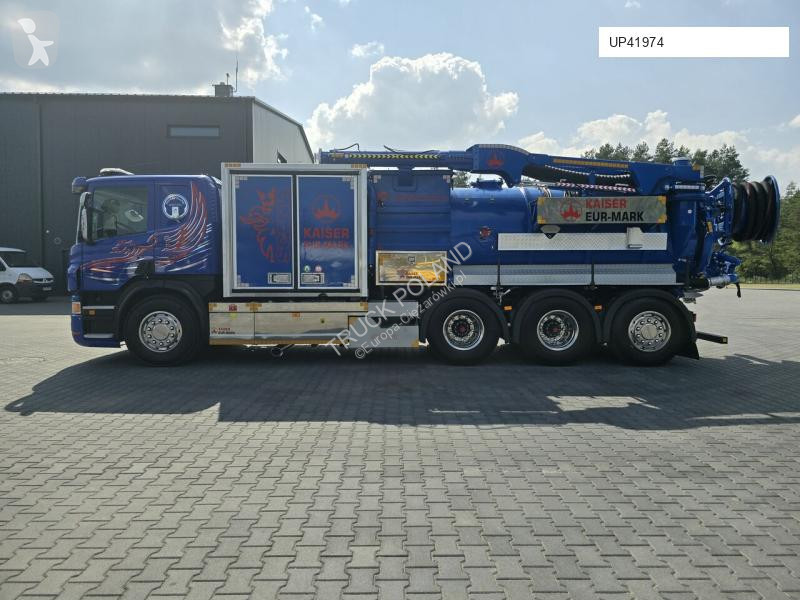 Veicolo per la pulizia delle strade Scania...